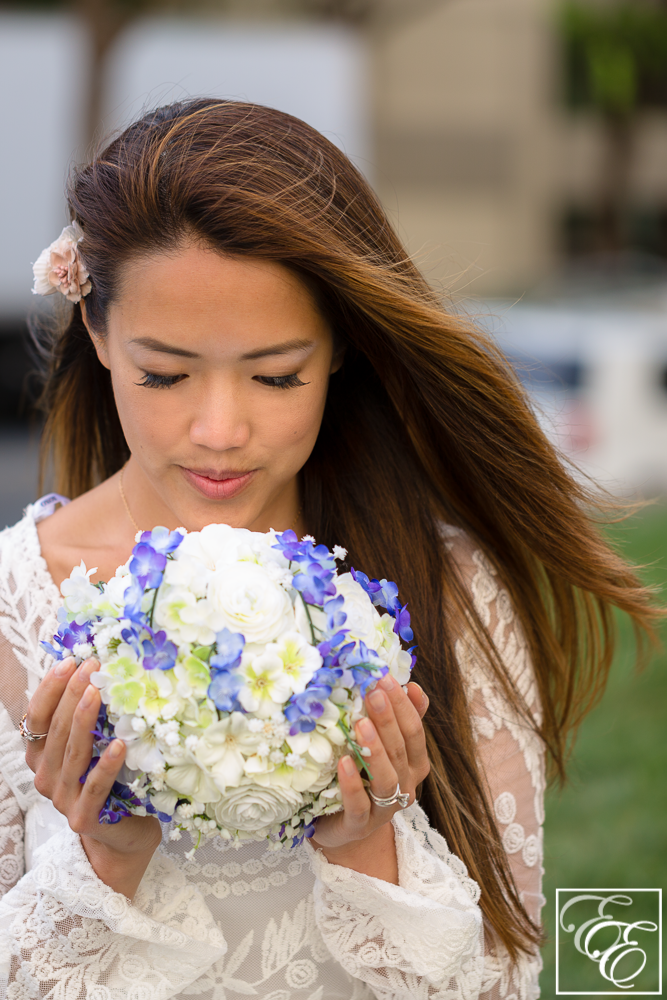 TargetStyle white lace dress for spring, with floral bouquet